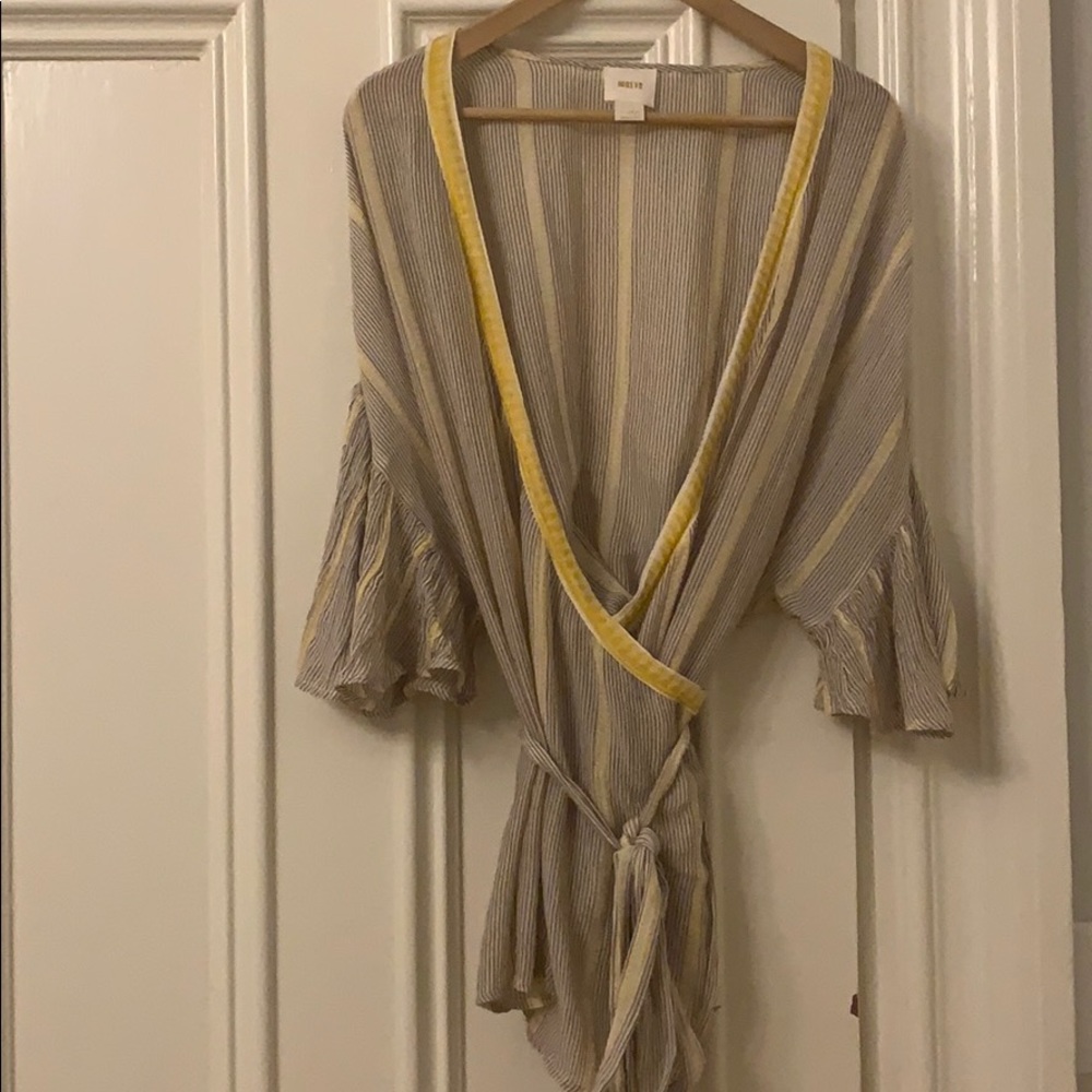 Gorgeous and light wrap top.
